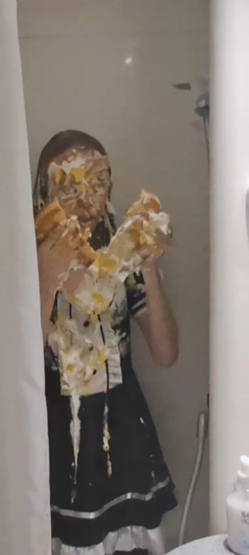 A different, messier shot from my recent pieing by messy_gal_