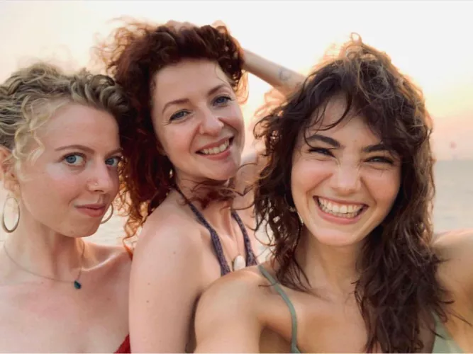 Beach girls L-R by Neither_Accident_811