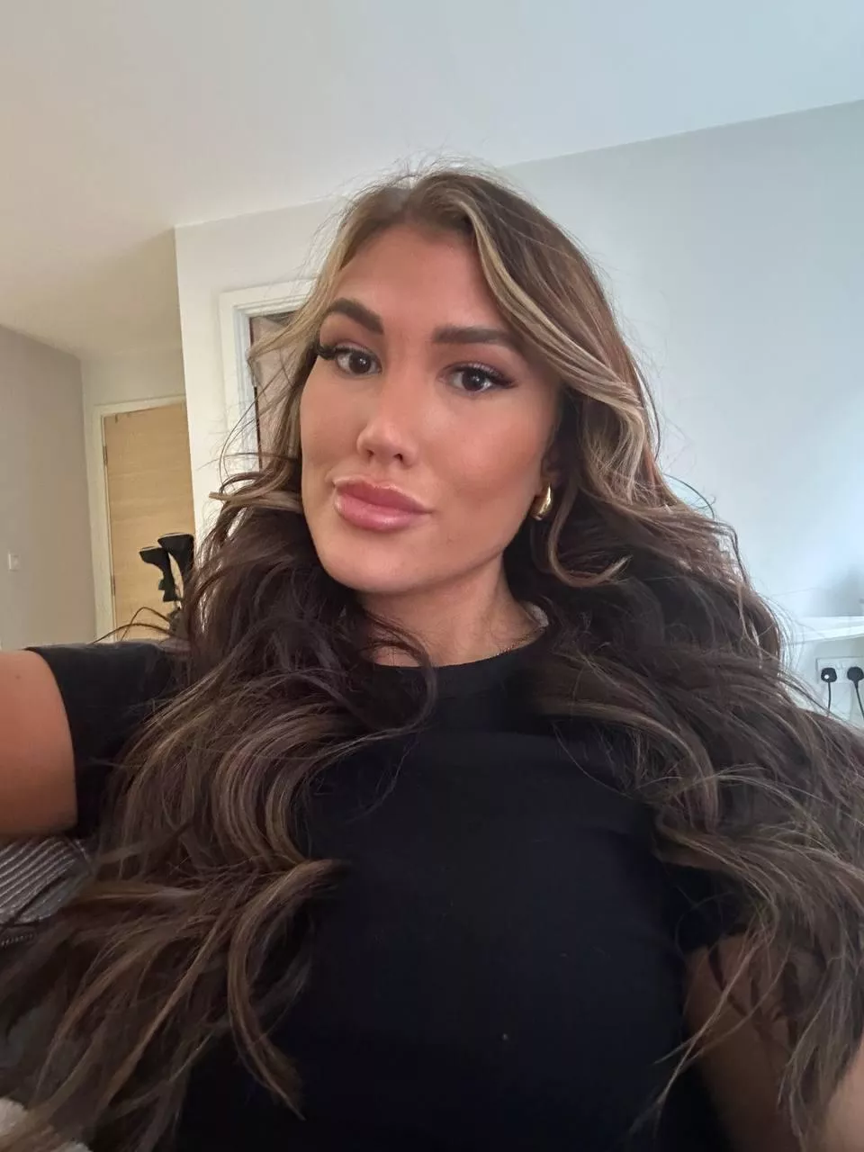 Can I still wear crop tops if I am 6'6? 🤭 posted by Gold_Peoniesa