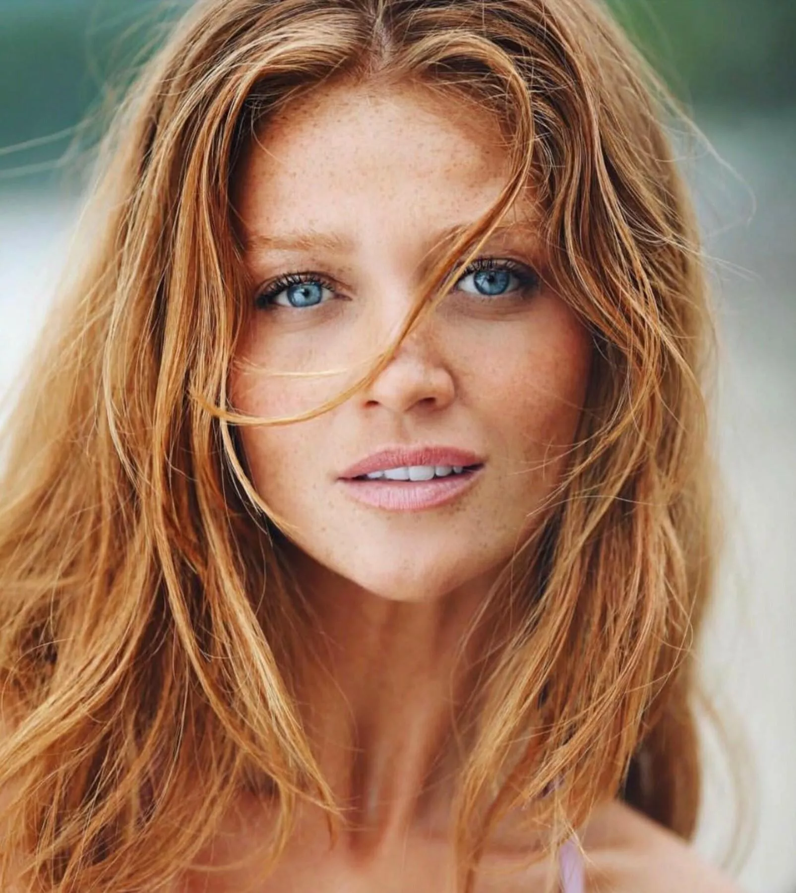 Cintia Dicker posted by qwer5r