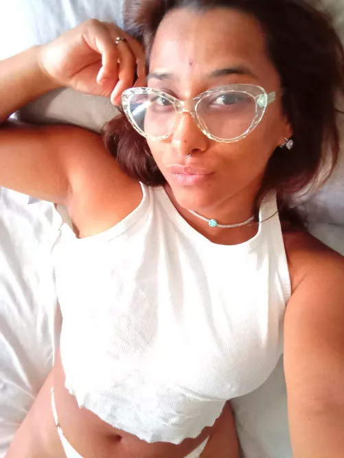 Classic white top by honneyyxxw