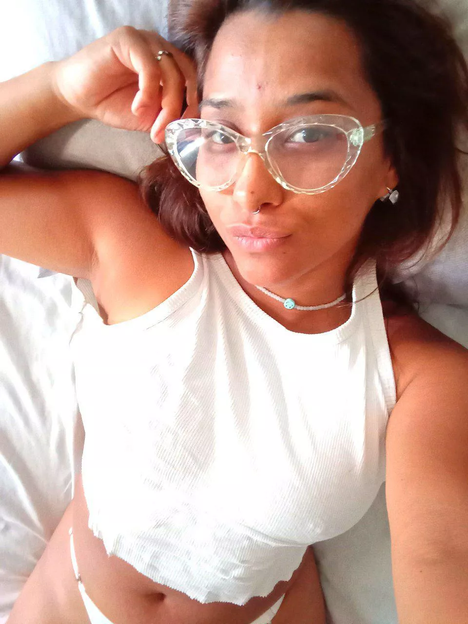 Classic white top posted by honneyyxxw