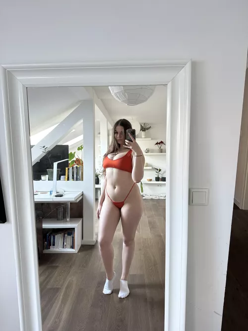 Does my curvy 19yo body in this make you hard? by ScratchyBalls2