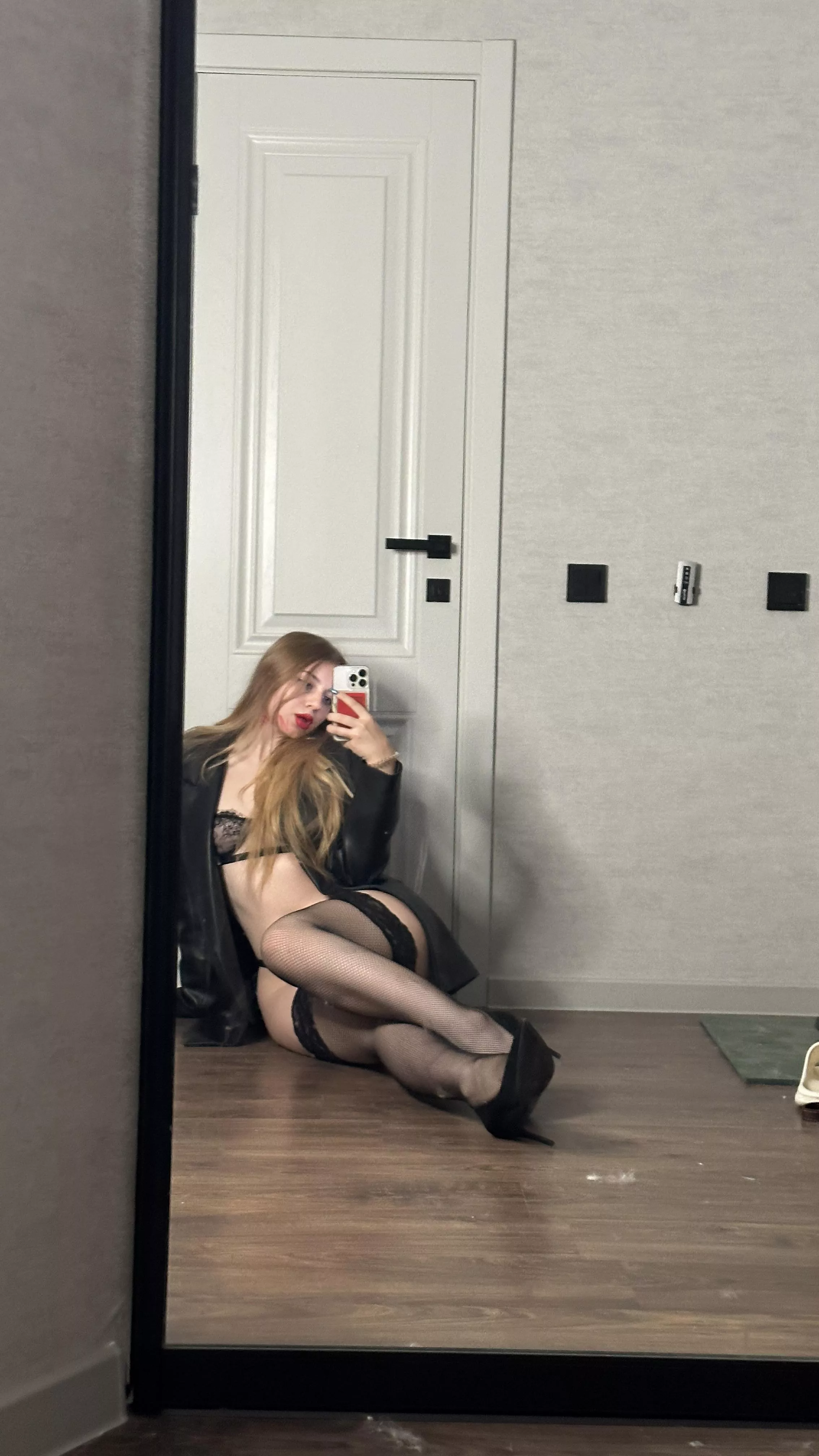 extremely attractive nets posted by HeavyVegetate