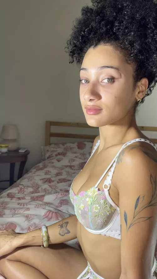 I love [f]lowers 💐 by MulberryGlum4991