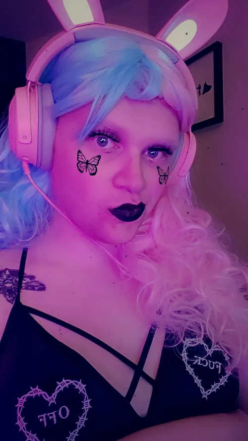 I'm a birthday girl today, turned 21 a few minutes ago by JoyFemboy0122