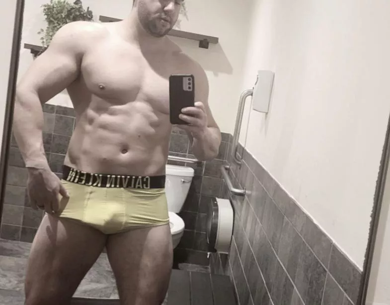 [m] Bulge hidden while Im at the gym posted by Cjmitch0