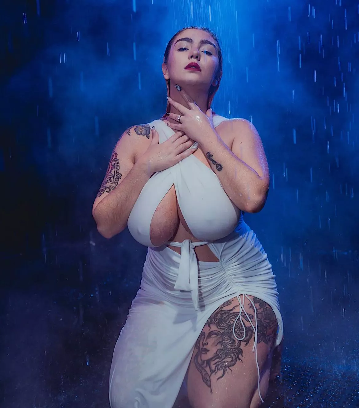 Super massive in white🥵 posted by jay22999