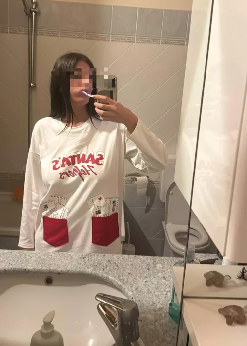 theres no hiding these sweater puppies by sex-addicted-queen