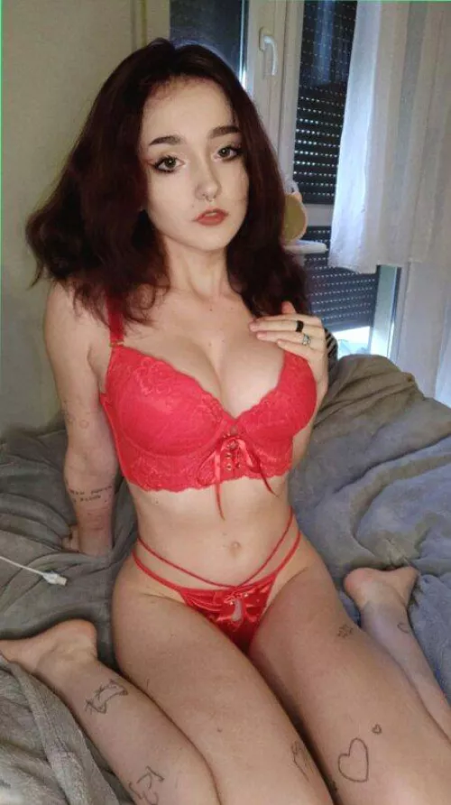 This set matches my lips so of course I had to wear it by zedstrox