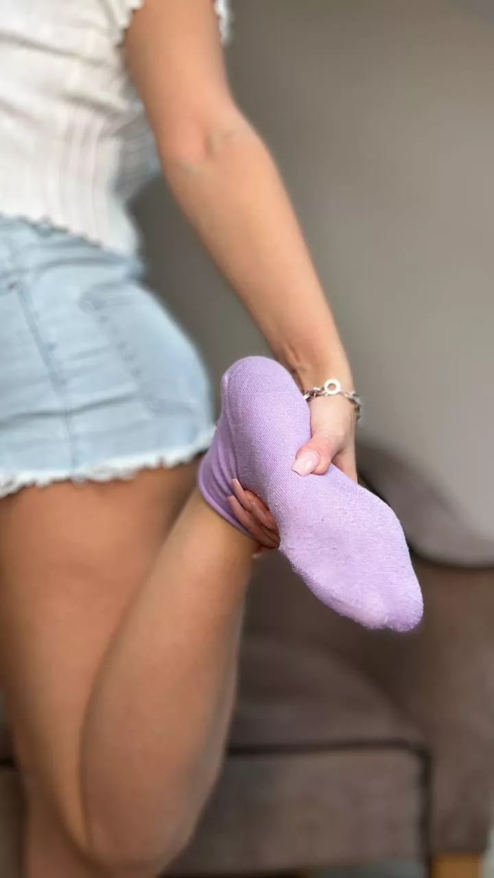 Touching the feet in socks is sometimes very ticklish [F] posted by adlenaline_