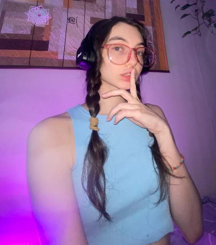 Ur secret brunette friend is here posted by sweetiexxsx