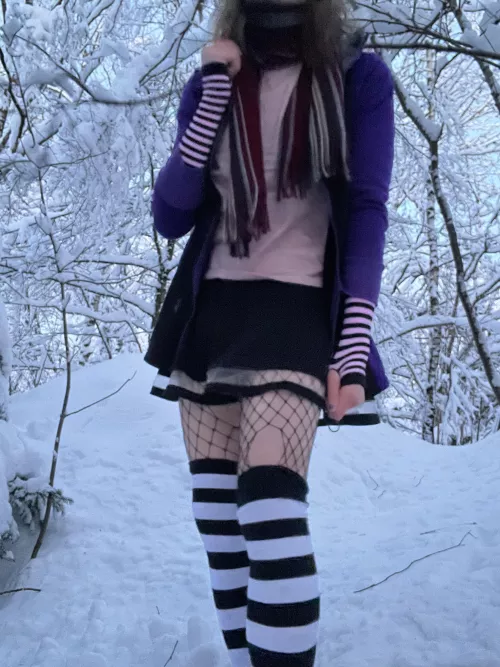 Wanna build a snowman? >w< by FemLunarBoy