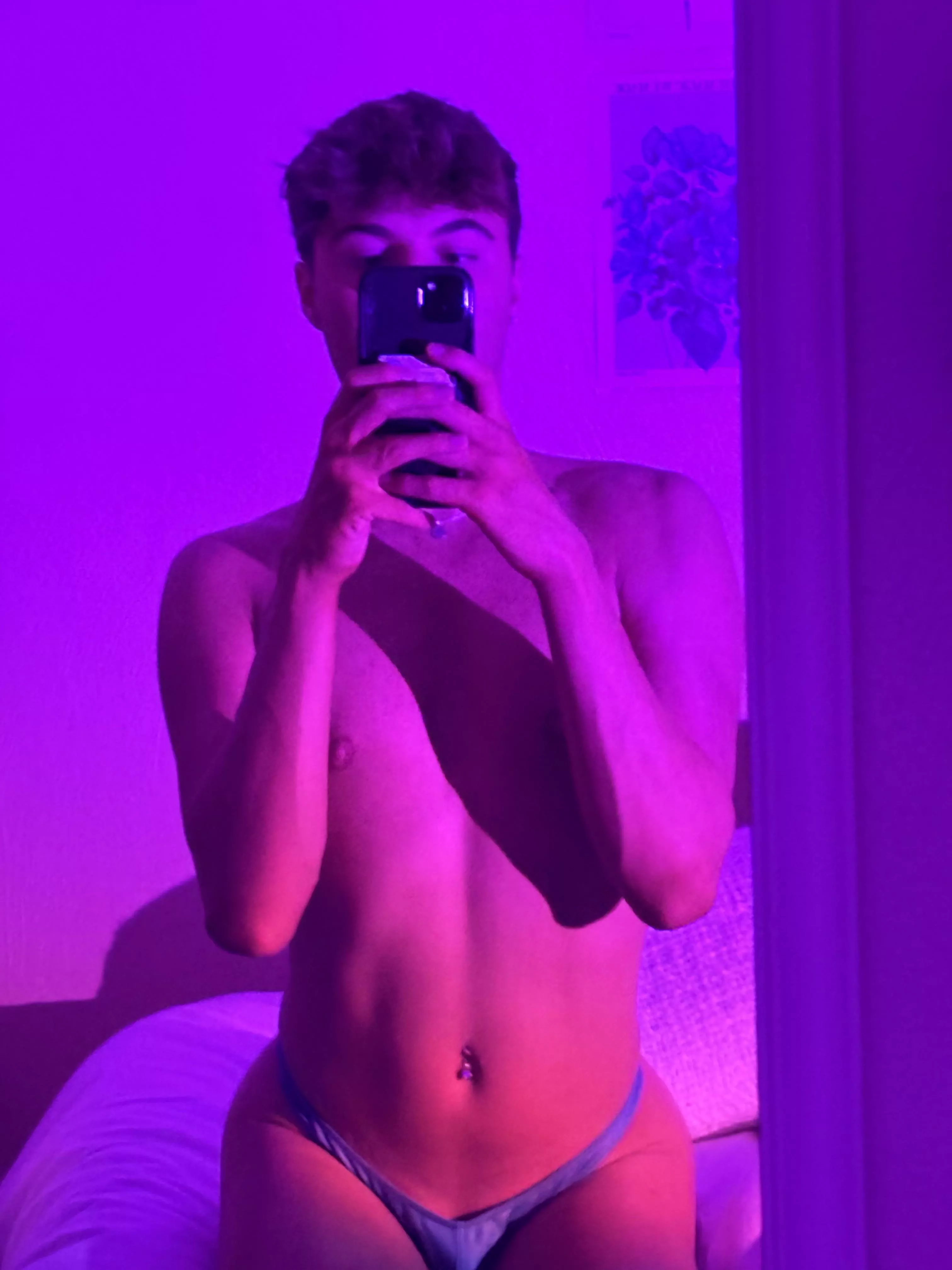 19 need a hot guy to destroy me hmu posted by hottest-person1418