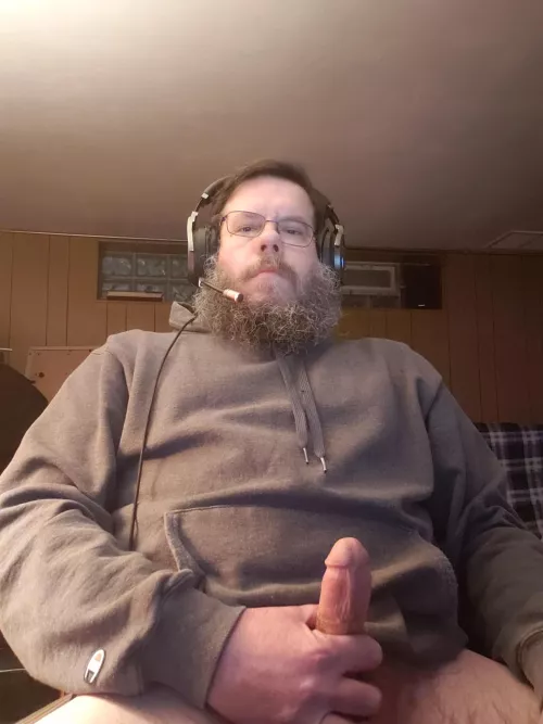 [46] Link to me streaming jerking off to porn in the comments. by OldDirtyFatNerd