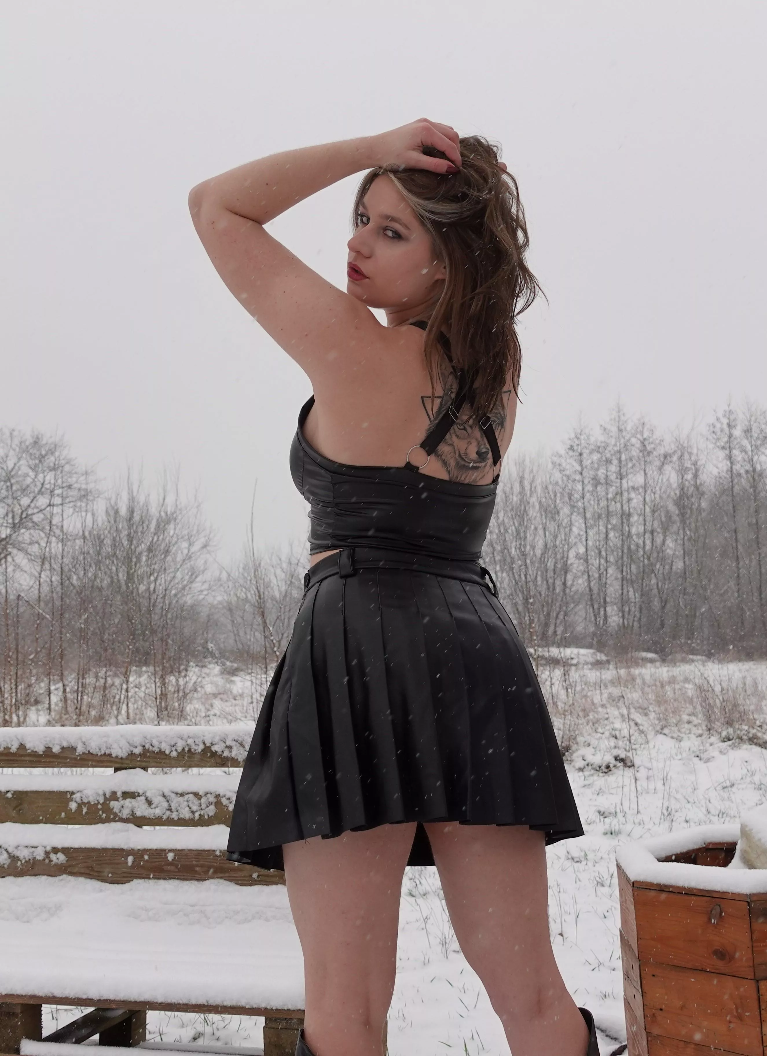 Another angle from the shoot in the cold :) (OC) posted by poesjenel_1