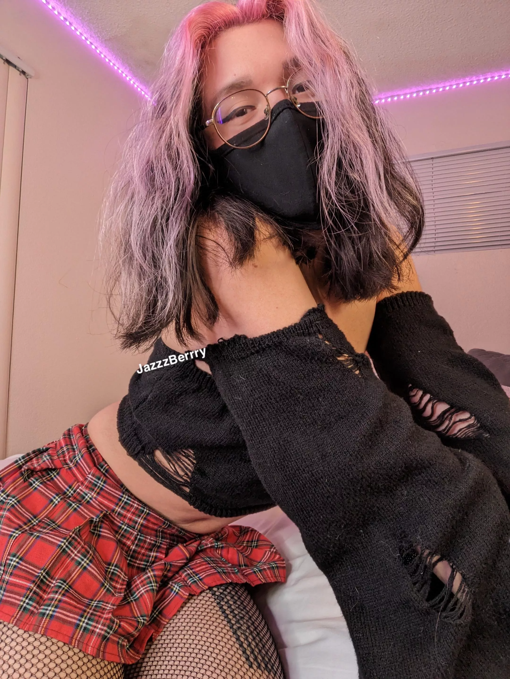 big glasses and pink hair 🥺 posted by JazzzBerrry