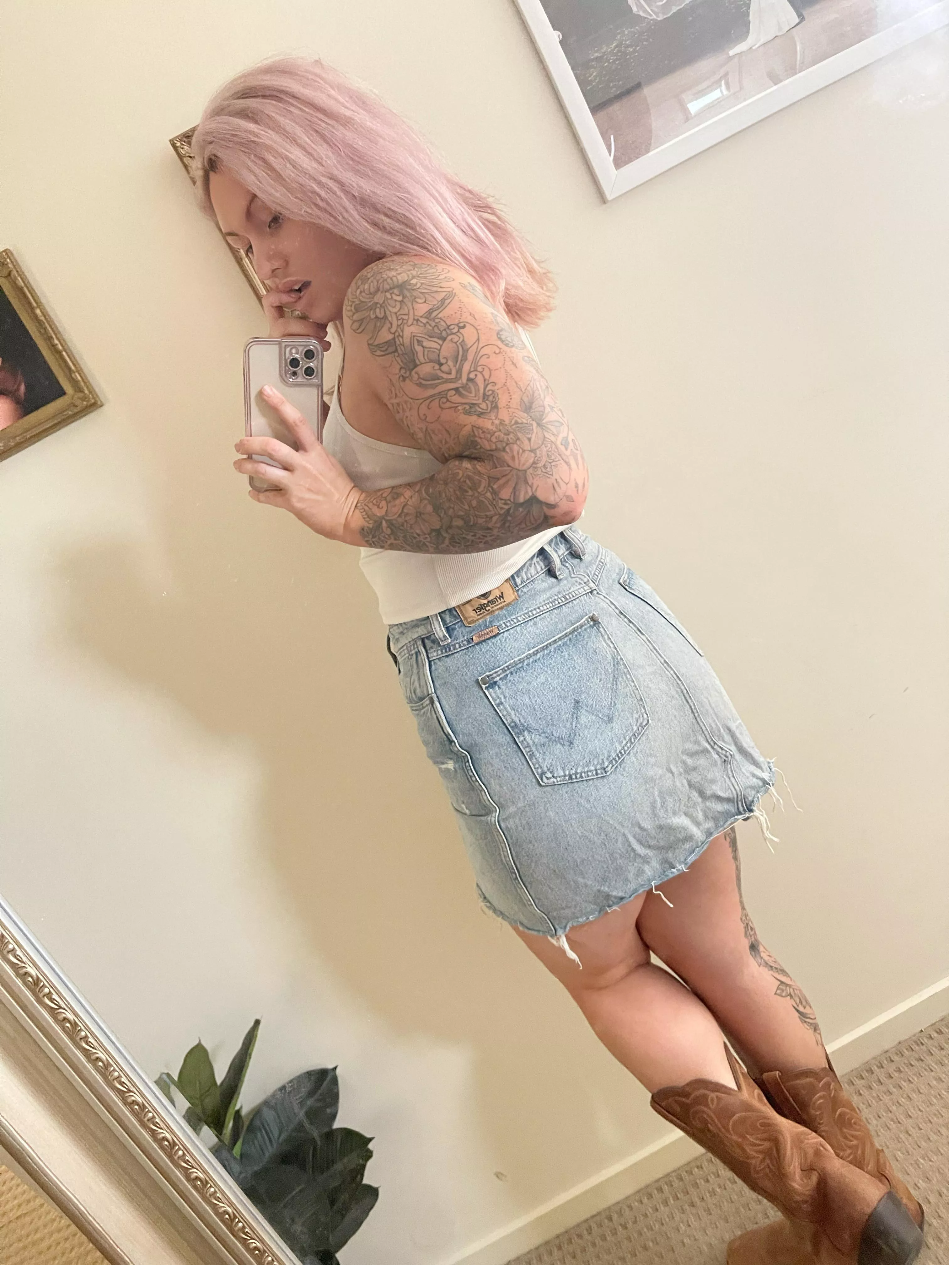 Boots and denim are a match made in heaven 💗🤠 posted by xBritty_babe