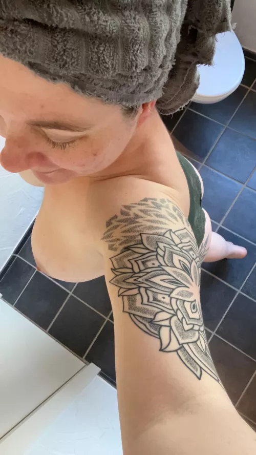 Day off from work = hot shower! by Rystie