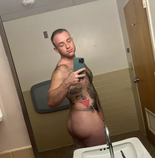 Do you like muscular bottoms?? 😜 by ResponsiblePast3133