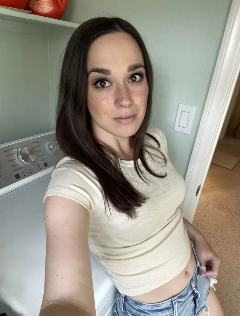 Dressed up cute just to do some laundry. by AlanaAraya