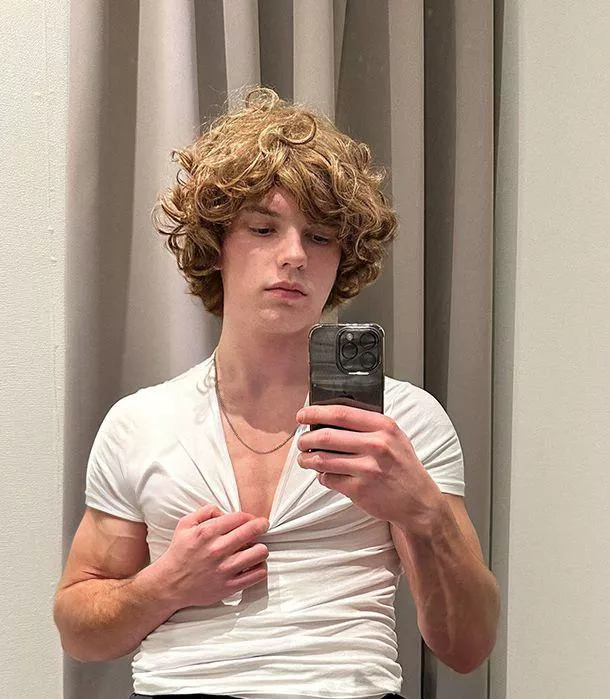 First reveal,based on appearance! what do you think my name is? posted by Blank_Hearty