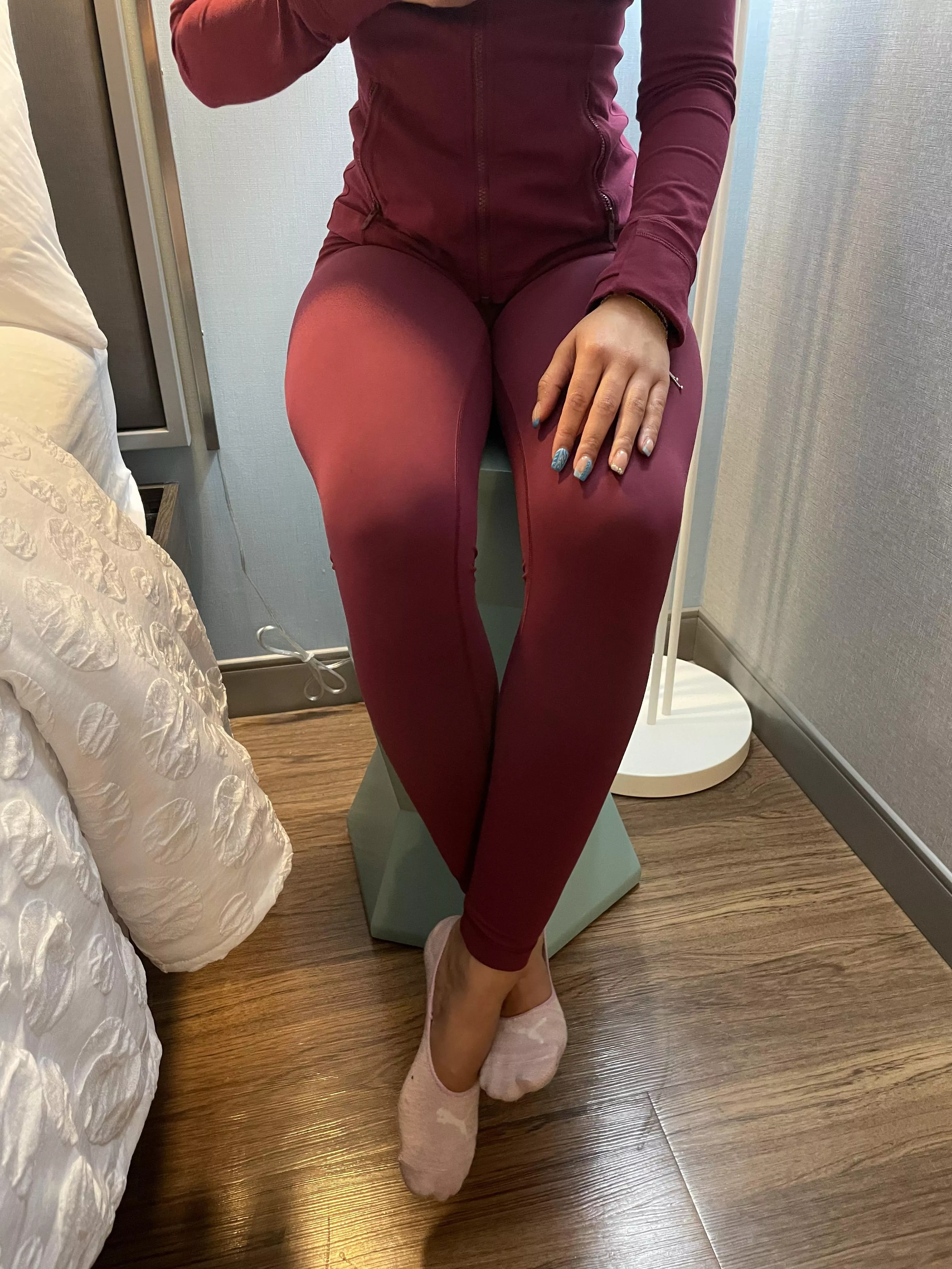 Hand on my thigh it's fun time posted by aqwa_audra