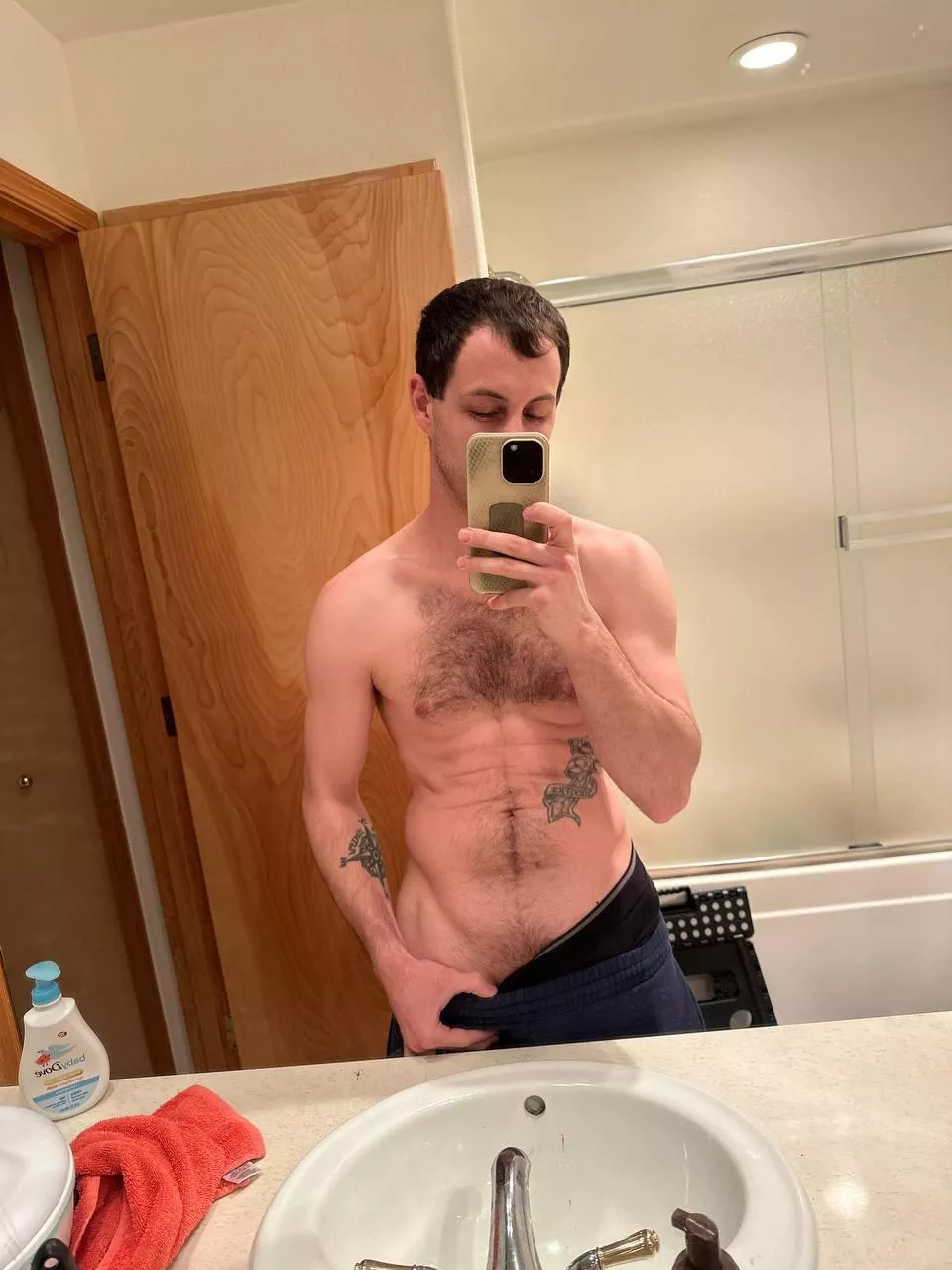 Here’s something to hopefully make your Monday better posted by Mrnobody183188