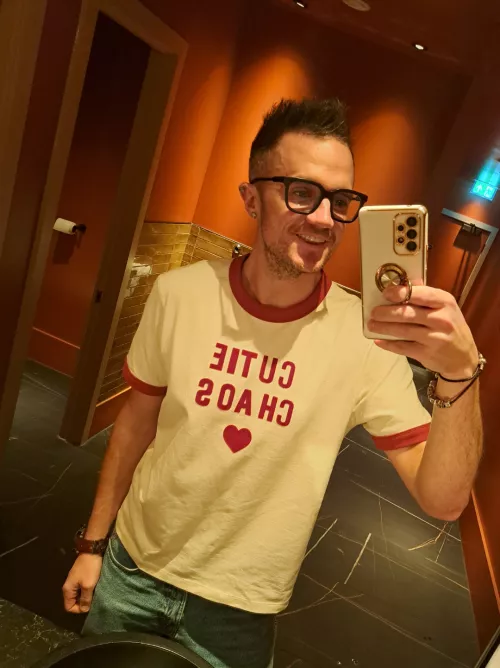 Hey, new to this, just thought I'd say Hi. 👋🫶🏻 by Adorable_Wonders