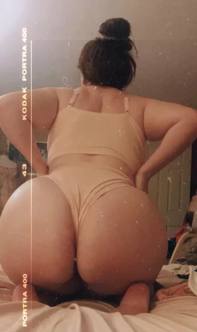 High and horny I need someone to play with 🥰 posted by Abz___