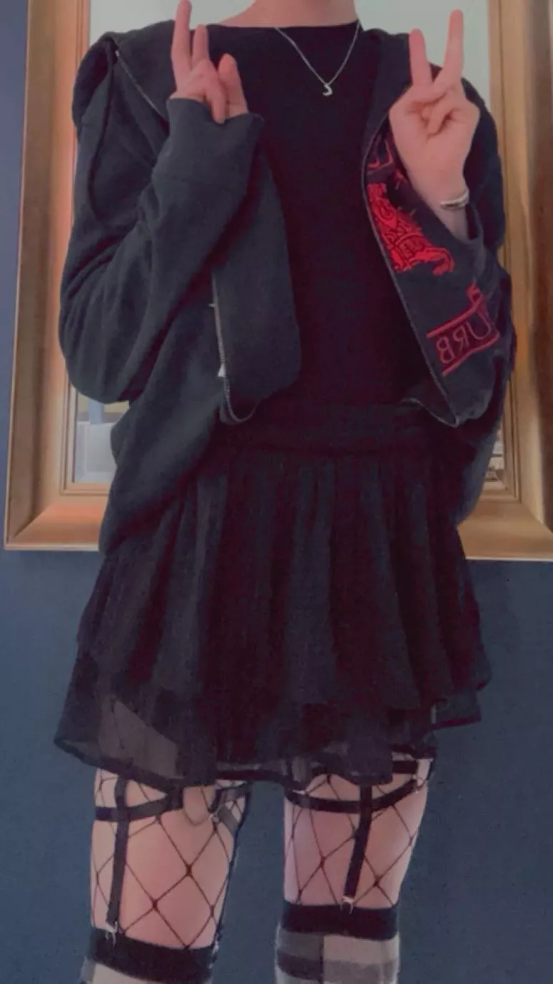 How’s the outfit? :3 posted by PapayaTime5680