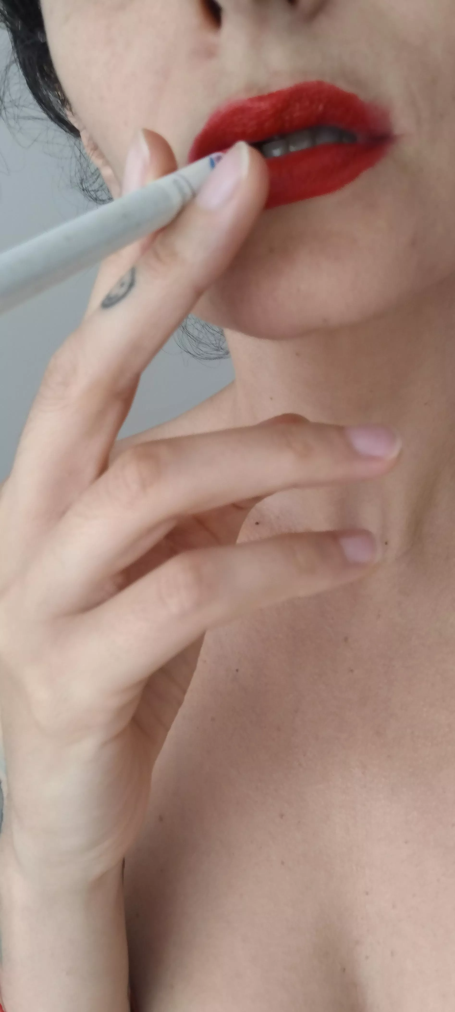 I like the lipstick mark on my cigarette. posted by judyisapunk8