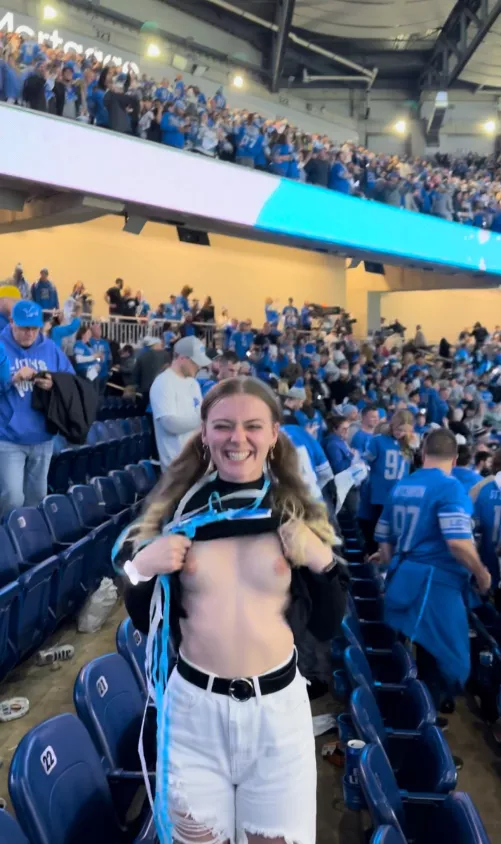 I love showing offf my b cups publicly (; by Babykaittt