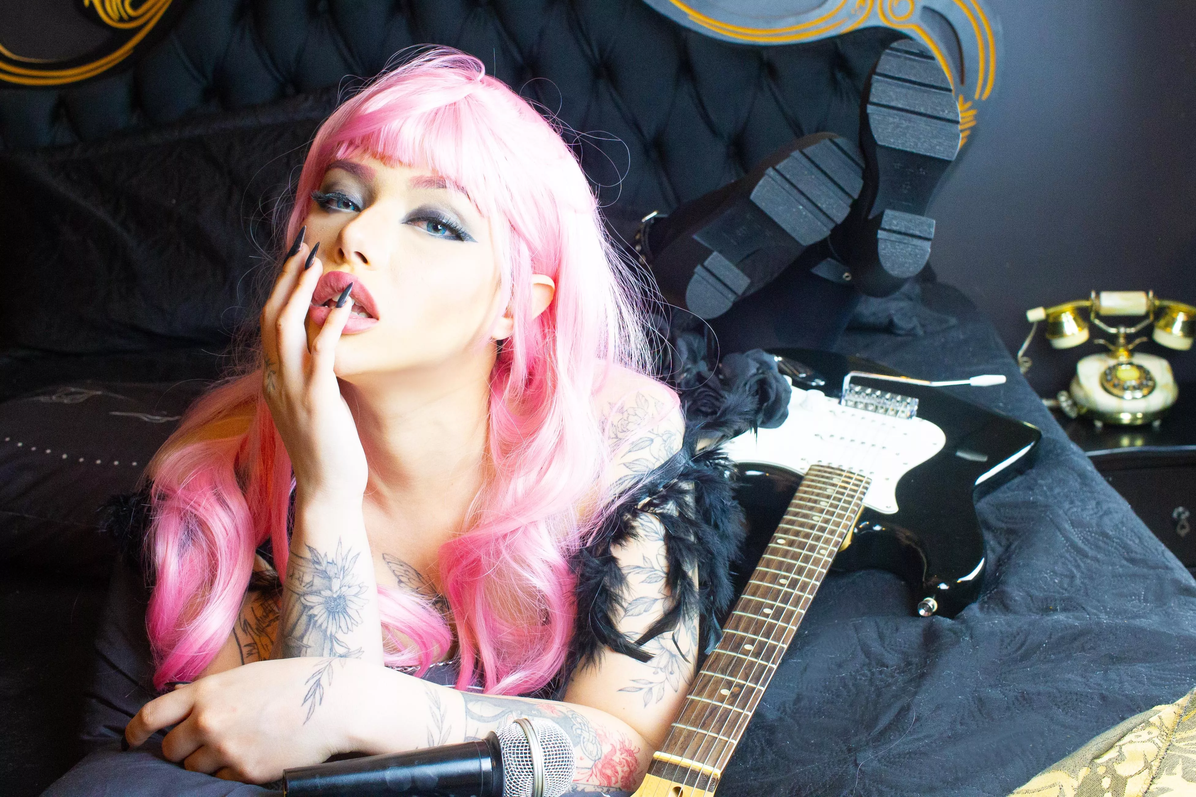 I want you to make me scream like a rock concert posted by anybloomofc