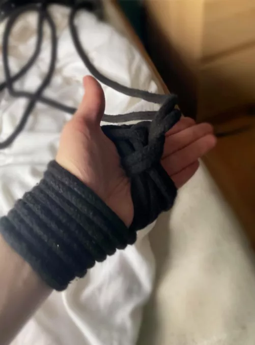 I'm curious. Do y'all have a favourite rope tie? by ropebunnyluna