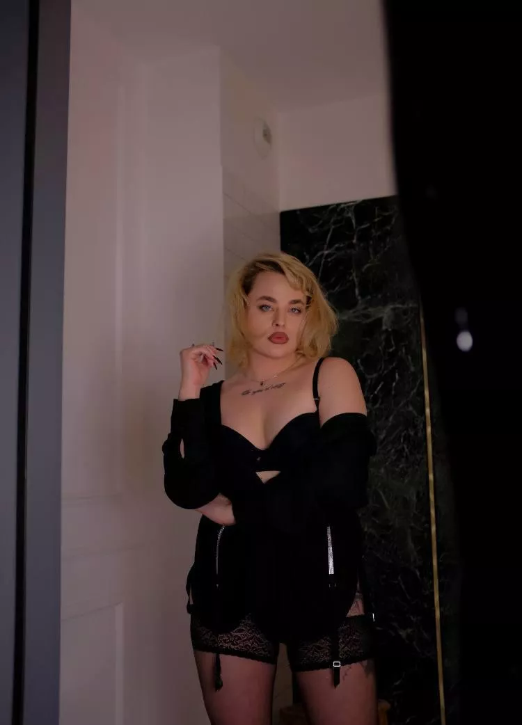 Just my outfit for our first date, any chances you'd fuck me? posted by dropperu