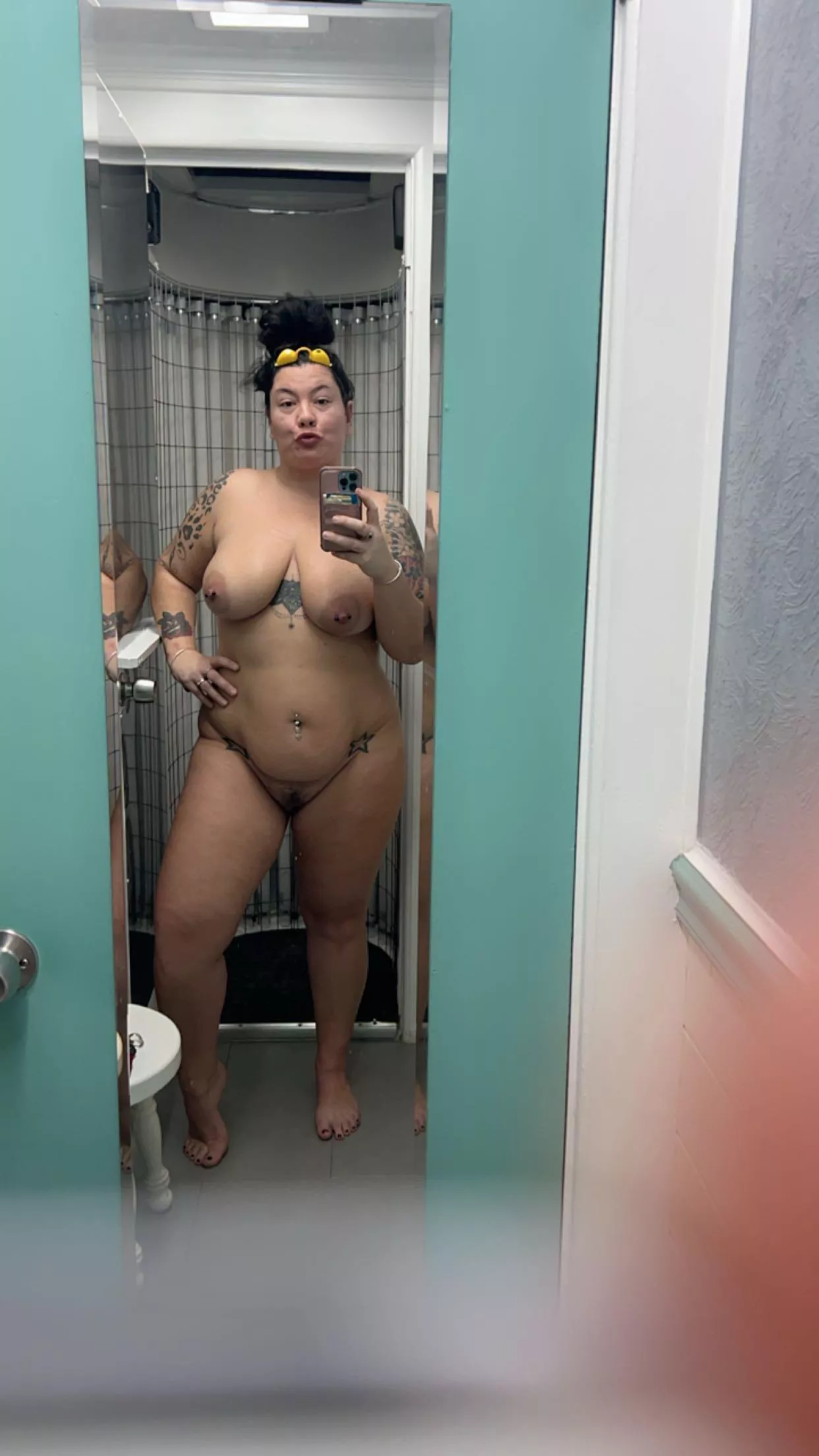 Meet me at the tanning salon? Hubs will never know! posted by Cccuuunnntttsuela