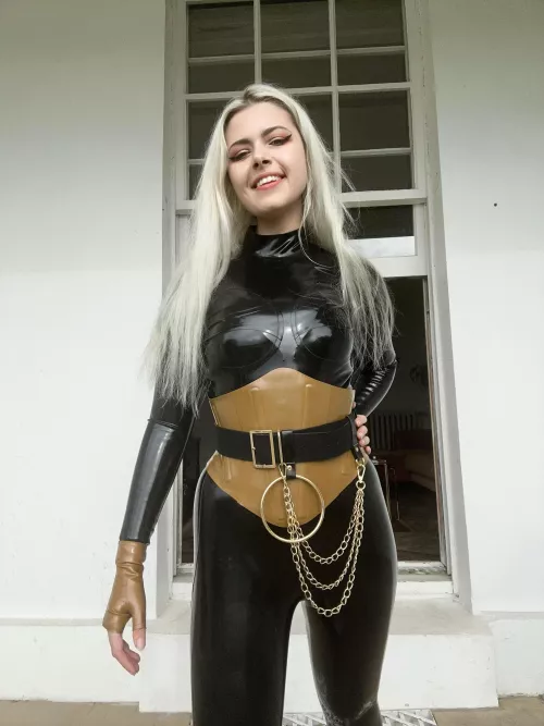 Metallic latex and gold chains, gotta do this more! by MistressMercyxoxalt