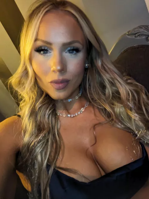 My cleavage selfie game is improving by hairstylist1989