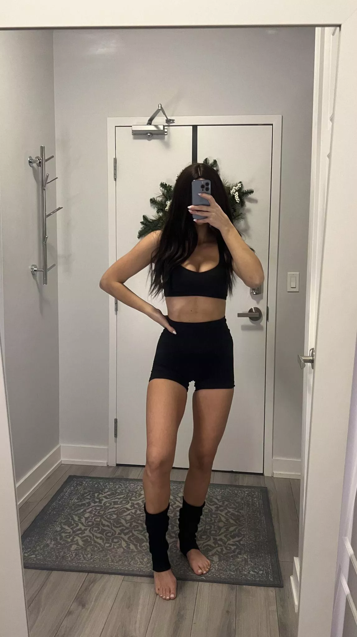 My gym husband showed up with his girlfriend - Time to make her jealous [F] posted by labeloiseau