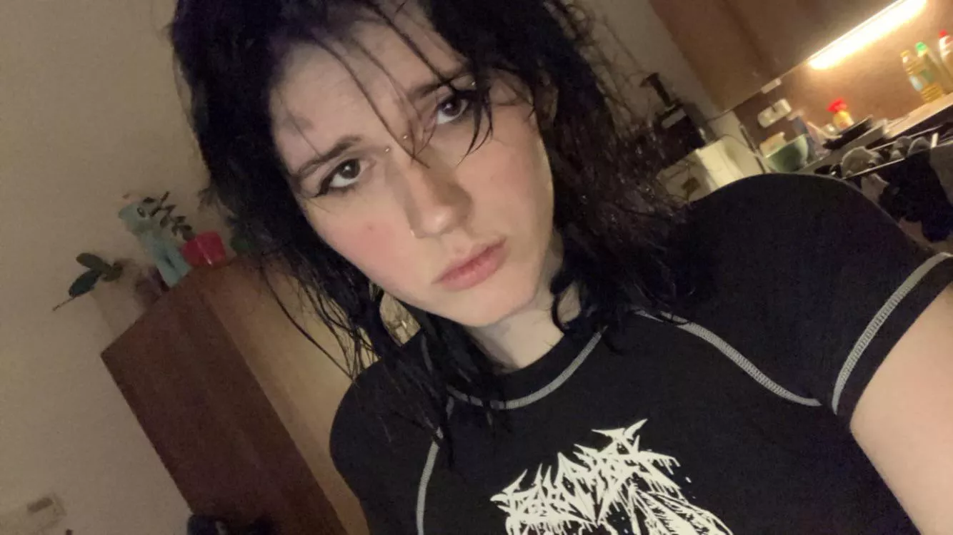 One more pic bleh posted by Adriii666