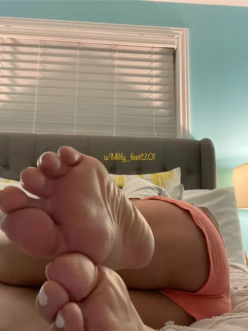 Perfect position for you to please me by Milfy_feet1201