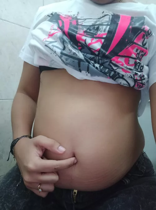 Pizzas and burgers definitely make everything grow.. 🍔🍟🐽 by jazmv