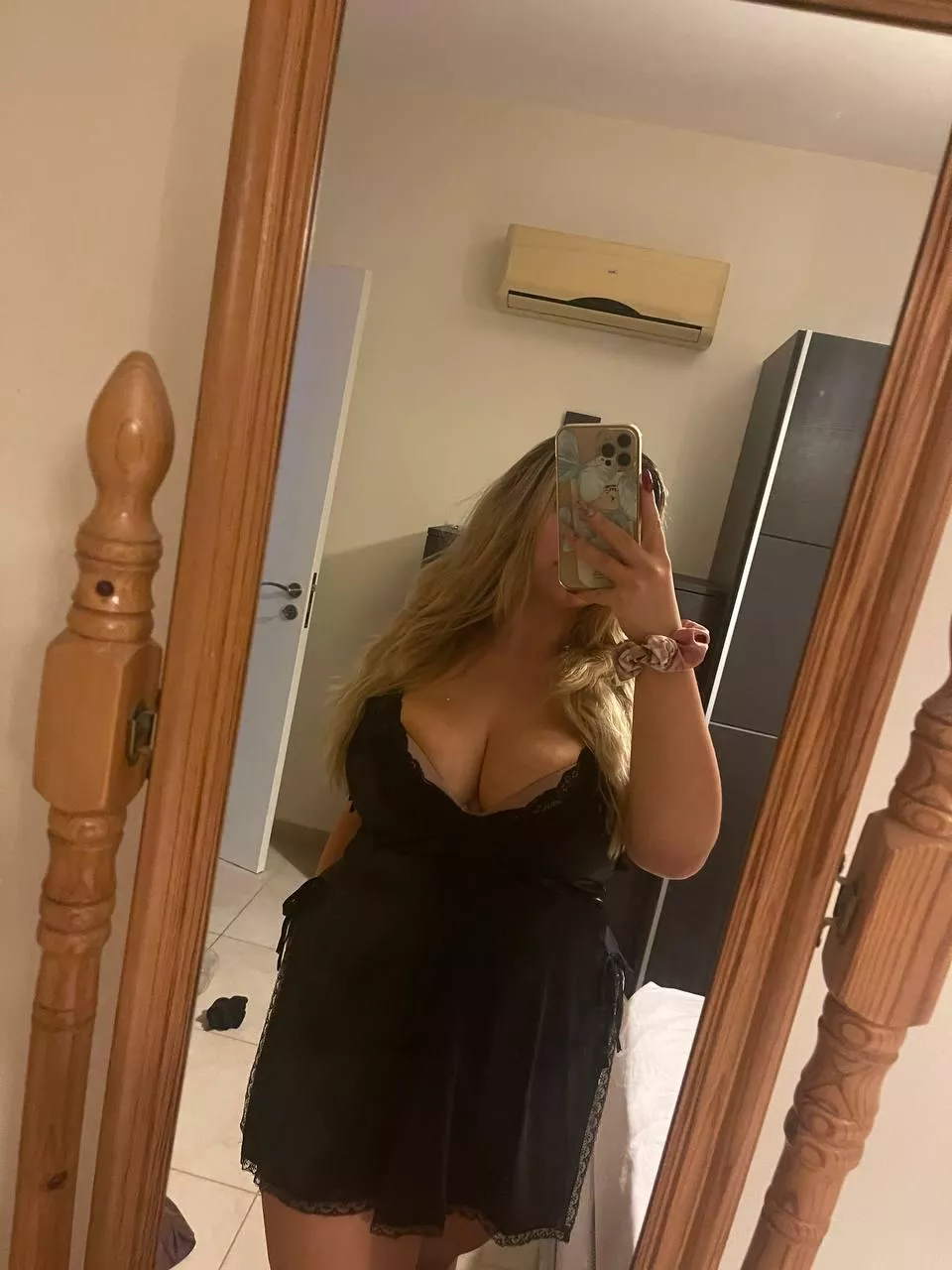 Probably get ignored, but Hey ☺️ posted by hellishlistene