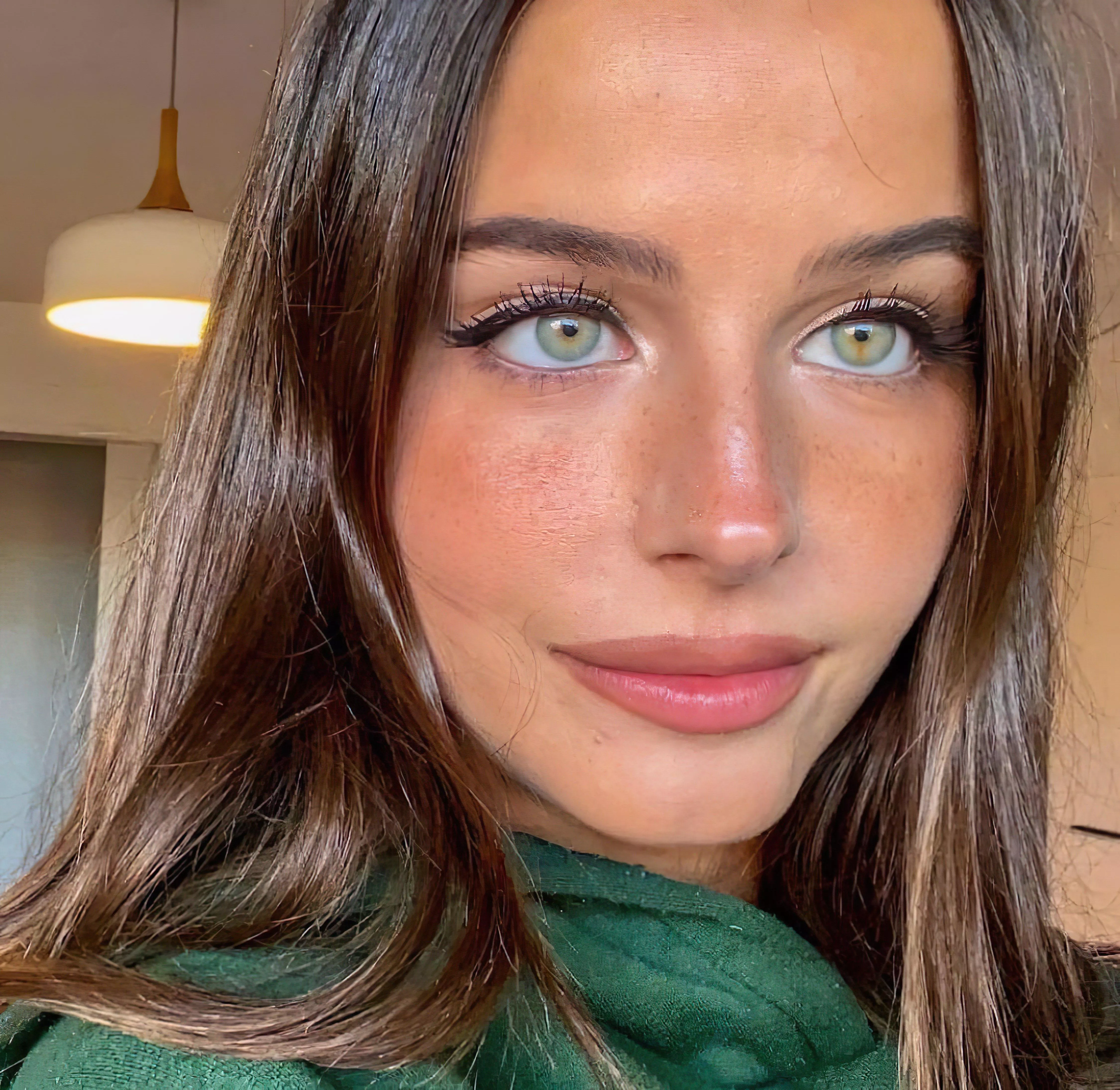 Stephanie Mandich posted by cashmere1977-2