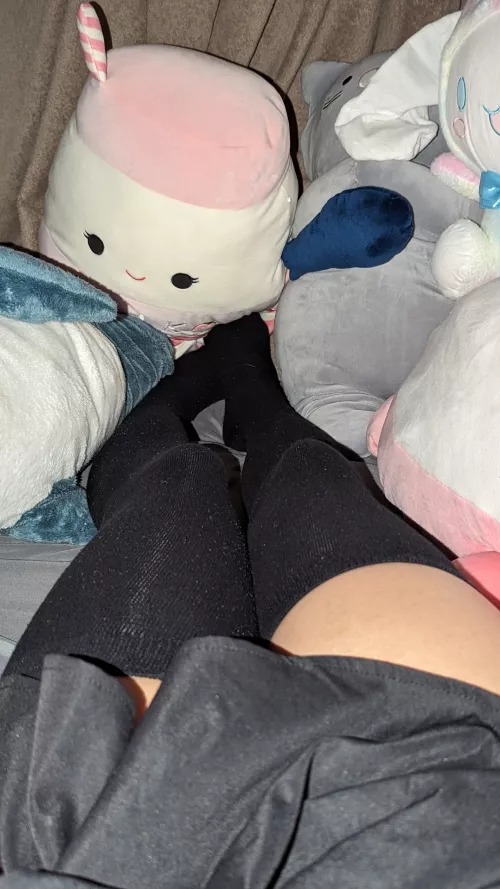 Surrounded by cuties! 😫😫 by Femboy_Burner