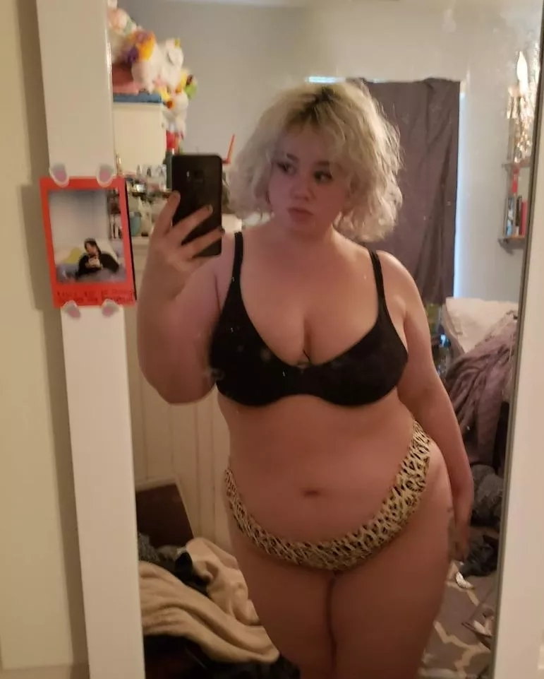 wanna fuck while my boyfriend is gone? posted by Background-Sorbet-0