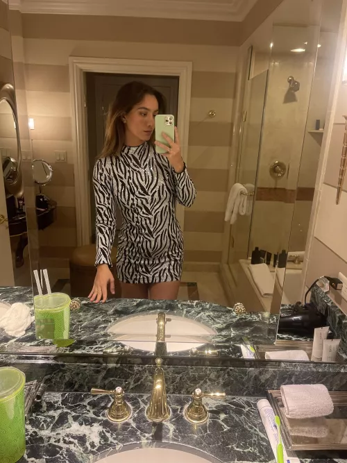 When I bend over at the bar my butt pops out. I should go tighter. 27 F by hazelxnicole