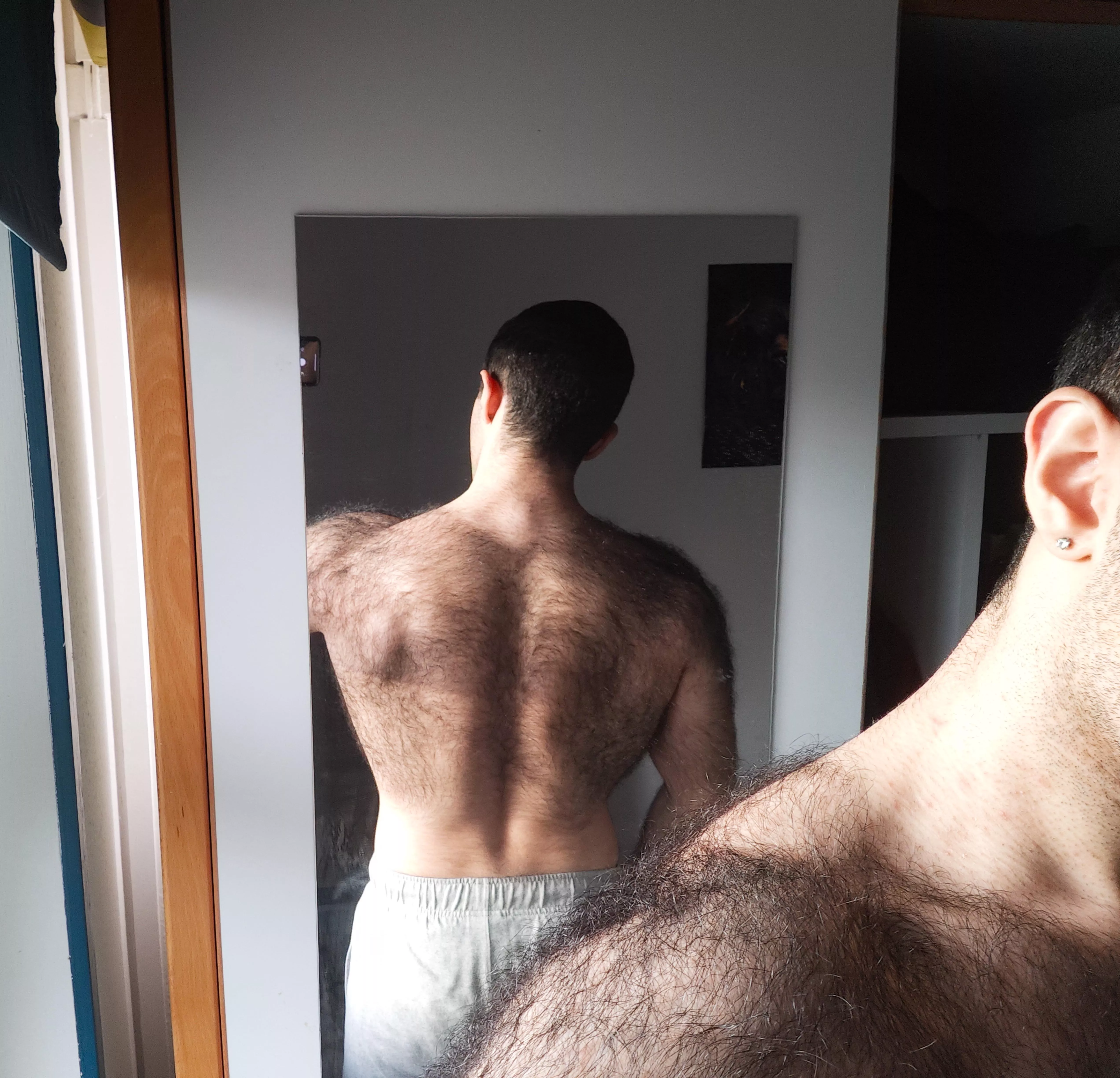 who likes wide furry back :? posted by bwdock