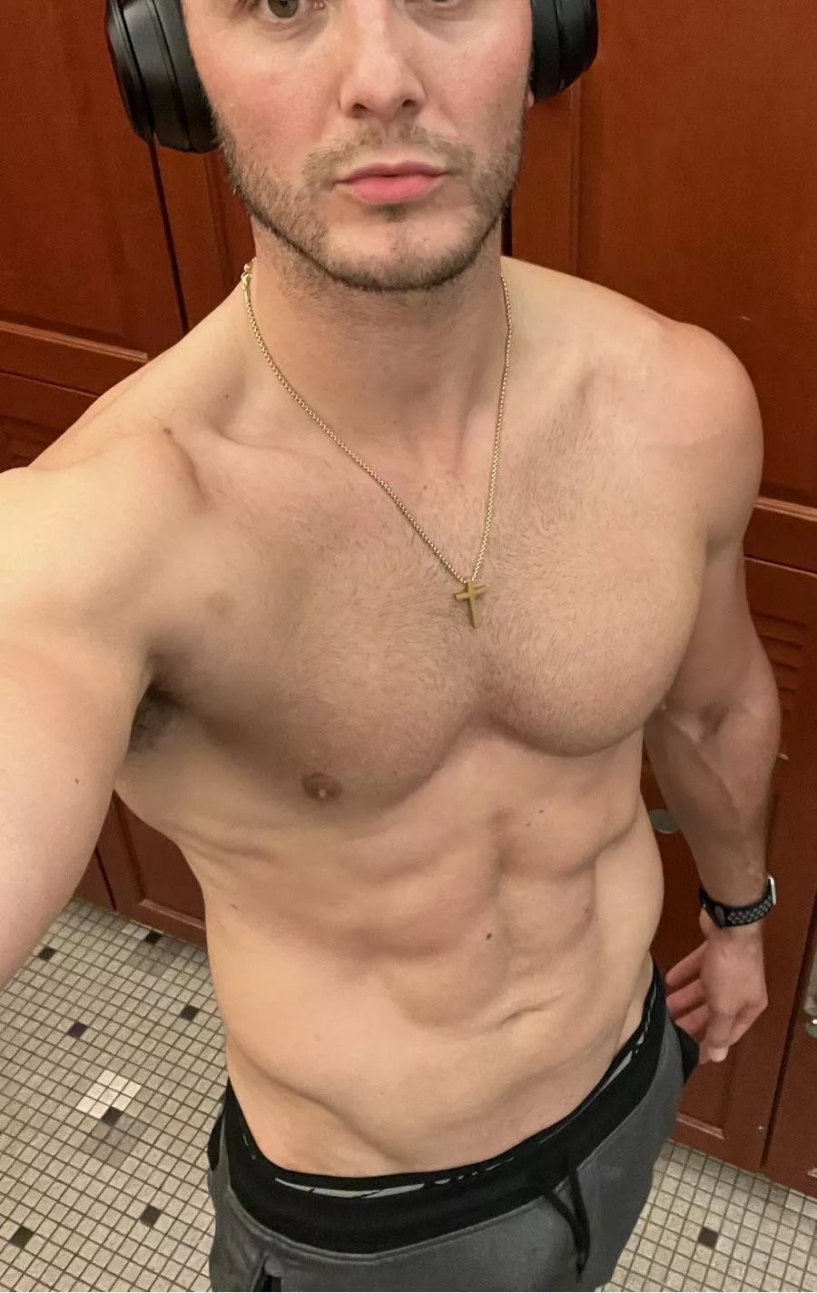 37…wifey doesn’t appreciate what she’s got… posted by No-Book1473